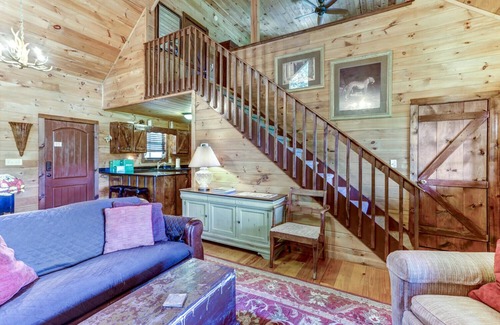 Hayesville Ski Chalet | Cozy Mountain View Chalet