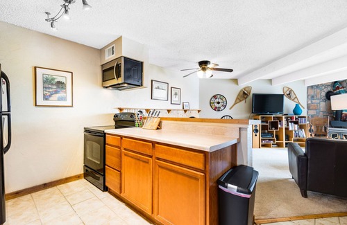 Wildernest Condo | Cozy mountain view condo w/private balcony