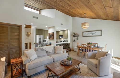 Sapphire Villa | Cozy Mtn Retreat minutes from Sapphire Valley Resort. Renovated. Pet Friendly!n