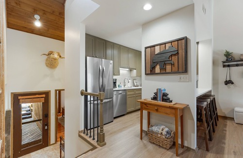Sapphire Villa | Cozy Mtn Retreat minutes from Sapphire Valley Resort. Renovated. Pet Friendly!n