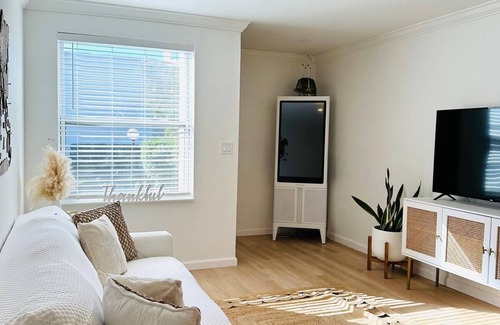 Fairoaks Manhattan Manor House | Cozy Multi-level Townhome 2BD2BA