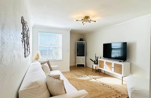Fairoaks Manhattan Manor House | Cozy Multi-level Townhome 2BD2BA