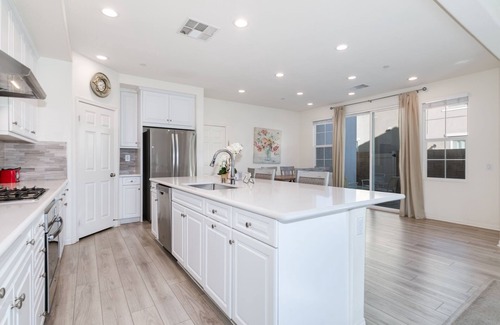 Ontario House | Cozy New 4Bedroom 4Bath home Chino 安靜小區4房4衛新房整租