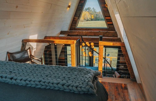 Lyndon Cabin | Cozy New A-frame on The Kingdom Trails with A/C, Wood Stove, Firepit, Foosball