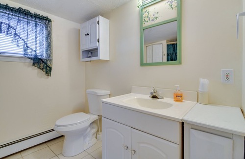 Bartlett Cottage | Cozy New Hampshire Cottage w/Deck, Near Skiing!