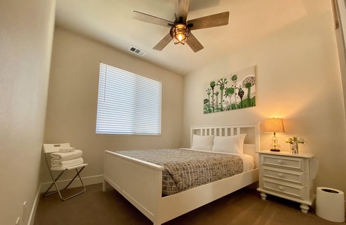 Claremont House | Cozy New Home in Claremont in Los Angeles near Colleges & Padua Hills Theater