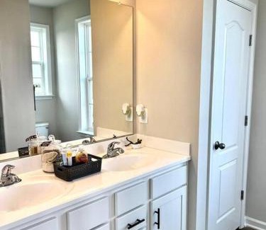 Laurel House | Cozy New Townhome in Laurel, MD