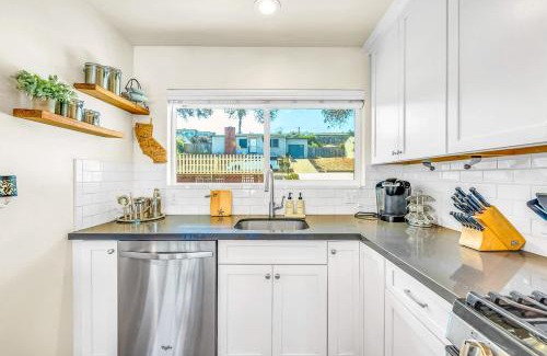Del Rey Oaks House | Cozy Oaks - A Coastal Getaway with Idyllic Scenery