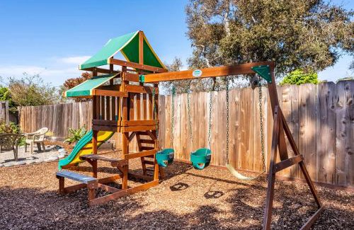 Del Rey Oaks House | Cozy Oaks - A Coastal Getaway with Idyllic Scenery