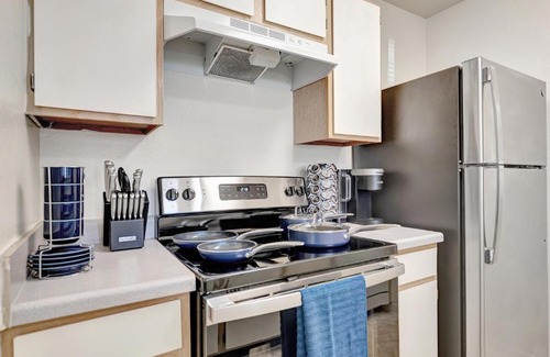 Champaign Apartment | Cozy Oasis-Indoor Heated Pool-2BR-Wifi-Near U of I