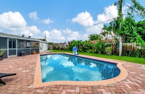 Sandalfoot Cove House | Cozy oasis private pool Sunny beach getaway with heated pool