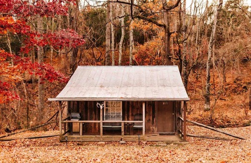 Monroe Cabin | Cozy Off Grid Cabin near the Blueridge Parkway and Appalachian Trail.