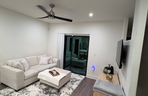 Seven Hills Apartment | Cozy on-Suite with WiFi and fitness room in cool Henderson