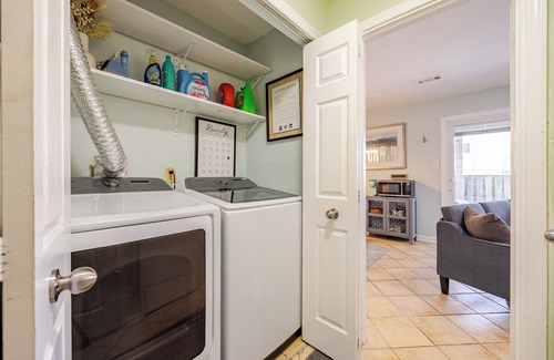 Herndon House | Cozy One-Bed Apartment in Heart of Herndon