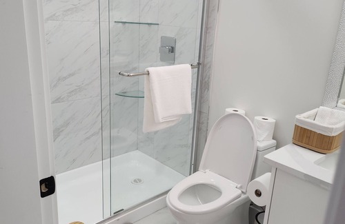 Mission House | Cozy one bed one bath private suite in heart of mission