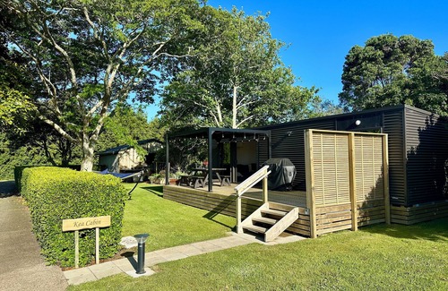 Bombay Cottage | Cozy One Bedroom Cottage at Heaven's Rest B&B