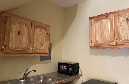 Old Harbour House | Cozy one bedroom for your getaway in Jamaica!