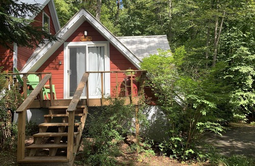 Paradox Apartment | Cozy One Bedroom studio suite in idyllic Adirondack setting