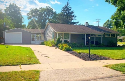 South Bend House | Cozy Open-Concept Home 2.5 Miles From Notre Dame