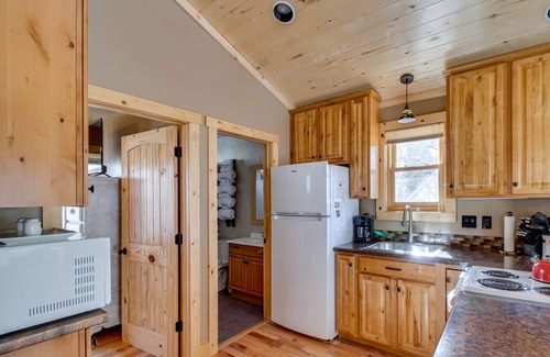 Ouray Cabin | Cozy Ouray Hideaway: Mountain Views, Steps to Main
