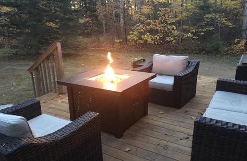 Algonquin Highlands Cottage | Cozy Pan-Abode cottage on 2 acres water access to beautiful Kawagama Lake Dorset