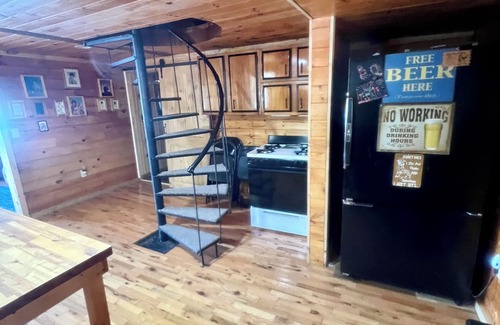 Canaan Cabin | Cozy & Peaceful 2-bedroom cabin in superb Canaan with AC, WiFi