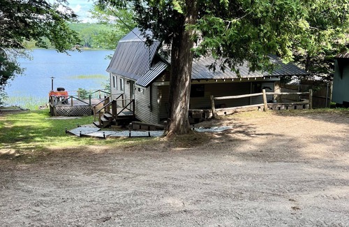 Canaan Cabin | Cozy & Peaceful 2-bedroom cabin in superb Canaan with AC, WiFi