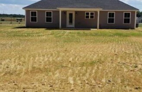 Statesboro House | Cozy, peaceful and beautiful fully furnished property ready to move in!
