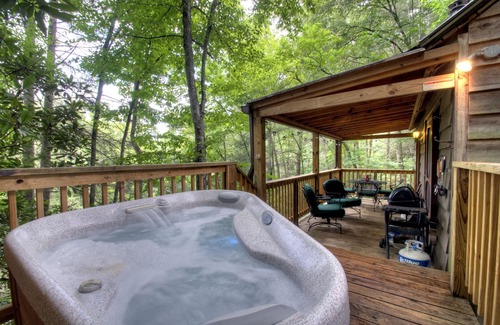 Weaverville Cabin | Cozy Pet-Friendly Cabin w/Hot Tub, River Views, 20 Min to AVL +Biltmore Pass