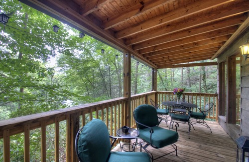 Weaverville Cabin | Cozy Pet-Friendly Cabin w/Hot Tub, River Views, 20 Min to AVL +Biltmore Pass