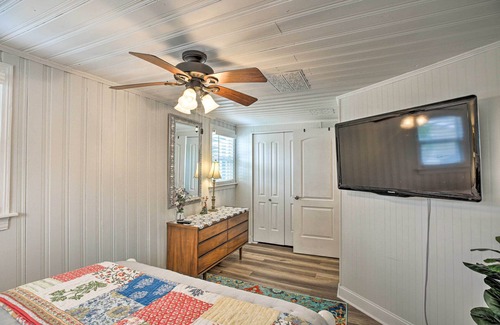 White Lake Cottage | Cozy Pet-Friendly Cottage: Walk to White Lake