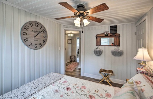 White Lake Cottage | Cozy Pet-Friendly Cottage: Walk to White Lake