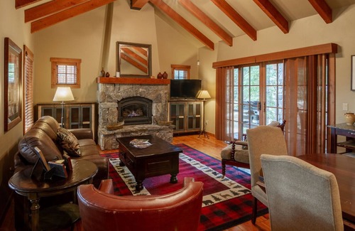 Tamarack Ski Chalet | Cozy Pet Friendly Cottage with POMA lift access | Vaulted Ceilings | Spectacular Mountain Views