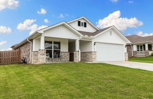 Highfill House | Cozy Pet-Friendly Hideout near XNA