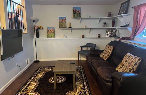 Longmont House | Cozy, pet friendly, home. Great location for walks, food, Boulder, Lyons & RMNP