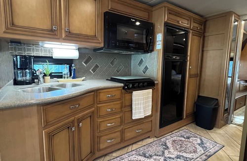 Zephyrhills House | Cozy Pet-Friendly RV with Spectrum TV, WiFi, AC in charming Zephyrhills, Fl