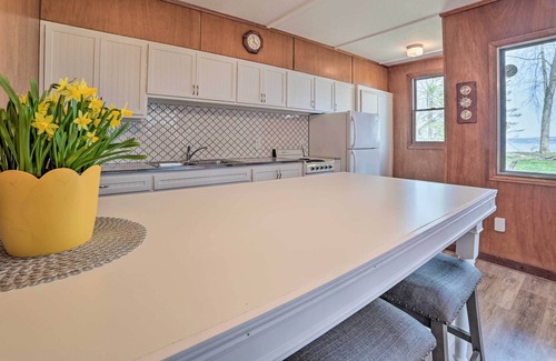 Brutus Cottage | Cozy Petoskey Area Retreat on Burt Lake Access!