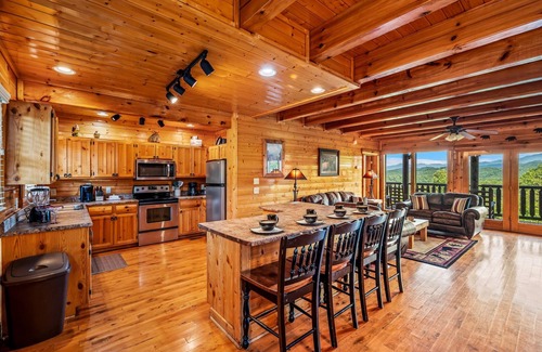 Gatlinburg - Pigeon Forge Cabin | Cozy Pigeon Forge Cabin | Game Room | Views