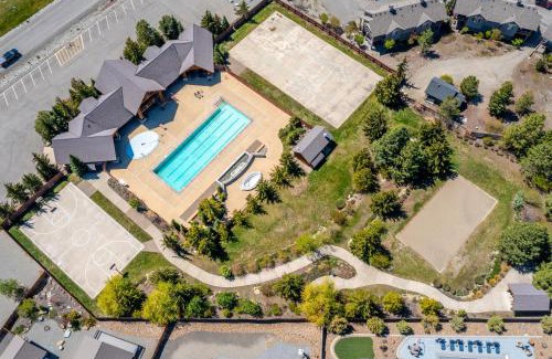 Ronald House | Cozy Pine Cabin Pool Access