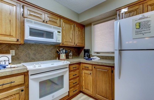 Mount Ida Condo | Cozy Pines/12BPC Hosted by LOVR