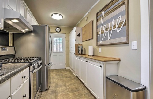 Pittsboro House | Cozy Pittsboro Escape - Hike, Dine, Explore!