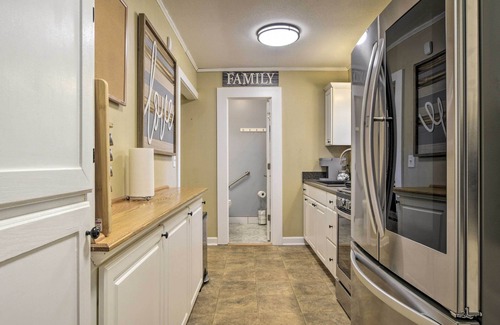 Pittsboro House | Cozy Pittsboro Escape - Hike, Dine, Explore!