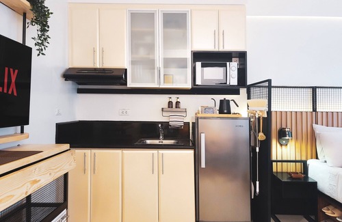 Pinagsama Condo | Cozy place to play, work, watch and explore BGC. Pet Friendly!