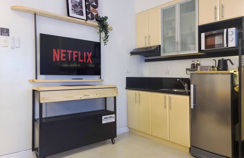 Pinagsama Condo | Cozy place to play, work, watch and explore BGC. Pet Friendly!