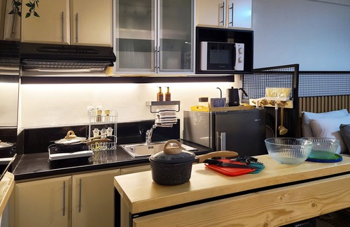 Pinagsama Condo | Cozy place to play, work, watch and explore BGC. Pet Friendly!