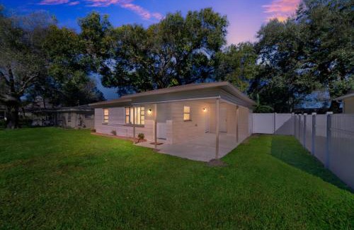 Plant City House | Cozy Plant City Home