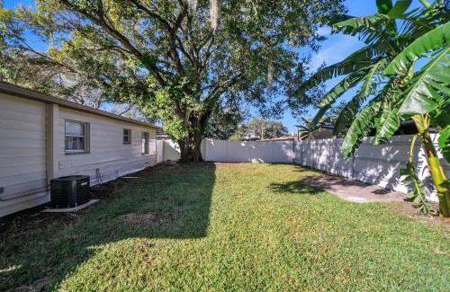 Plant City House | Cozy Plant City Home
