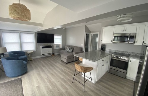 Breakwater Village Cottage | Cozy Point Judith Cottage near Block Island Ferry in private beach community.