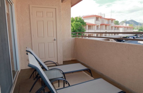 Villa Sierra Madre Condo | Cozy Pointe Resort Condo - Walking Distance to North Mountain!
