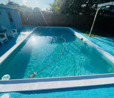Margate House | Cozy Pool-House with 3 bedrooms-2 bathrooms